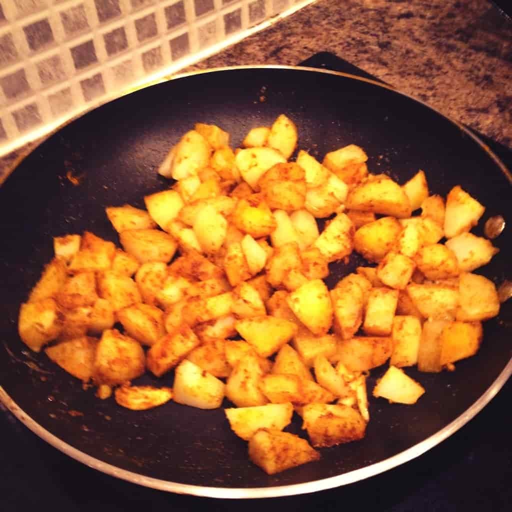 pots in pan
