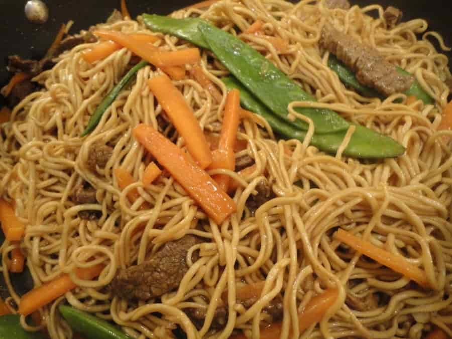beef-chow-mein-cooking