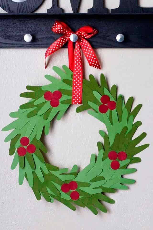 Hand print Christmas wreath #craft #christmas