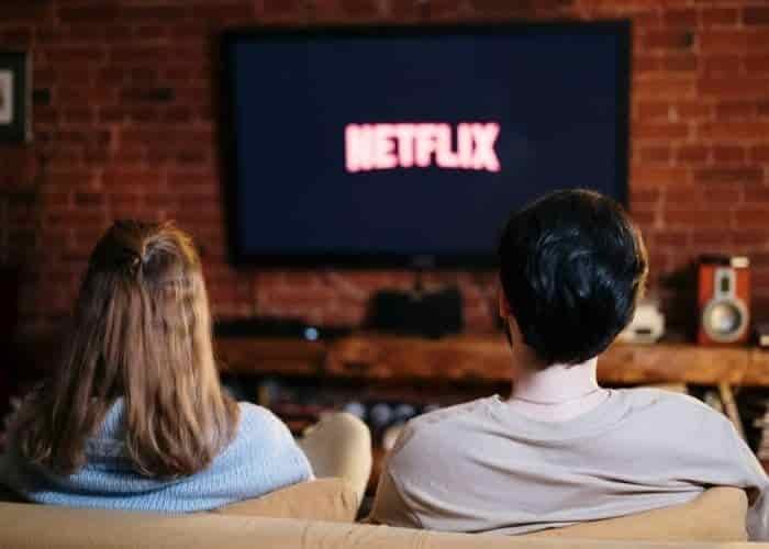 Couple watching netflix