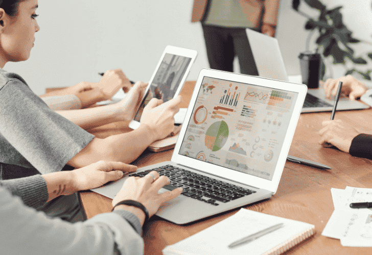 Investment banking associate