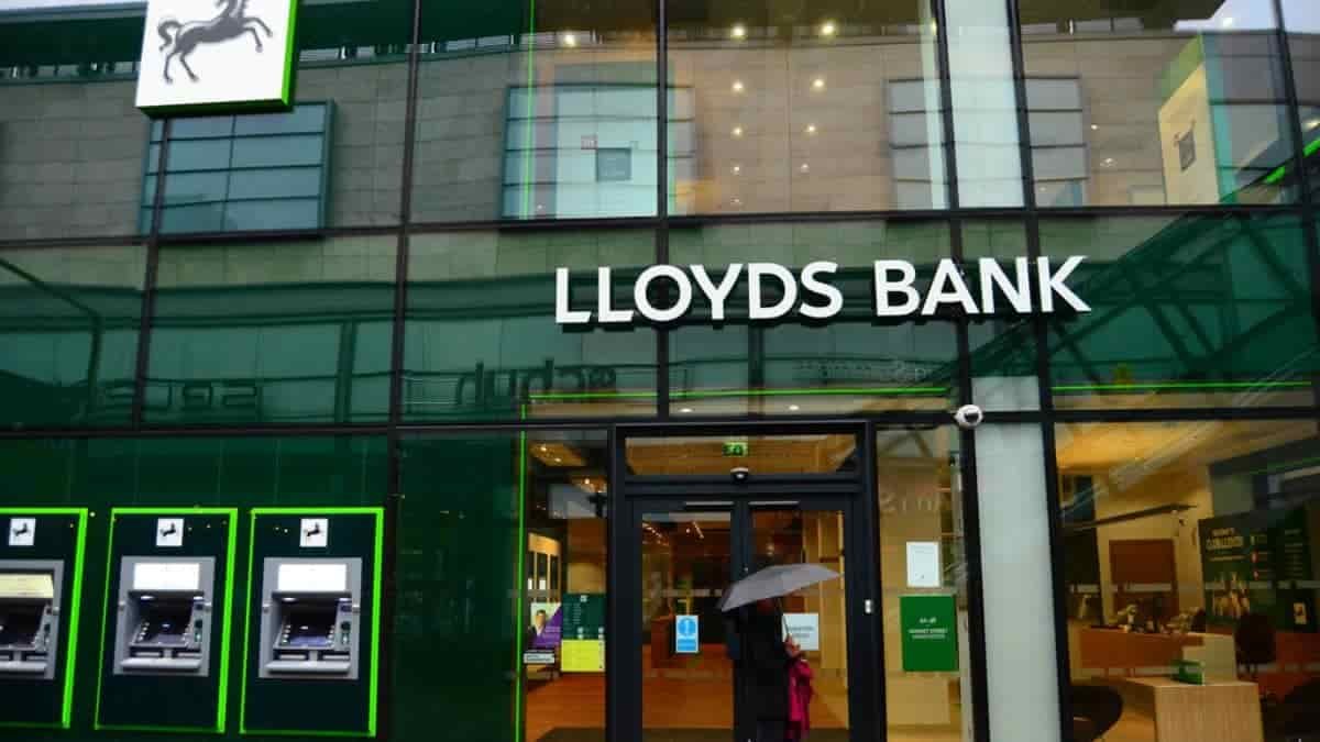 Lloyds Bank Club Lloyds £250 switching offer with free Disney Plus in the UK in 2026
